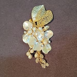 Gold and Pearl Hair Cilp